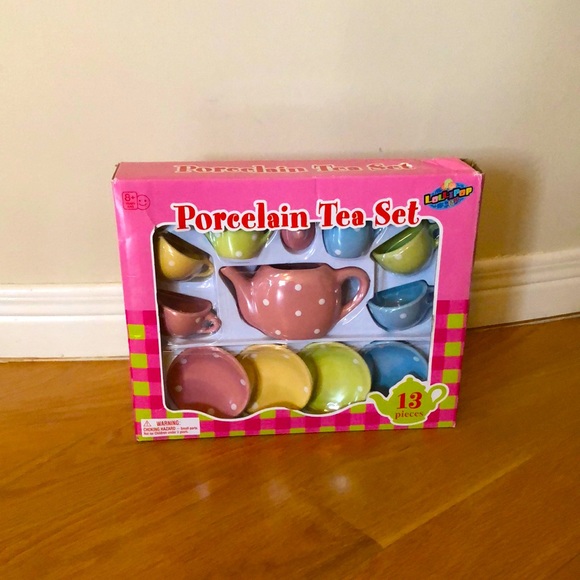 Child’s Porcelain Tea Set. - Picture 1 of 4